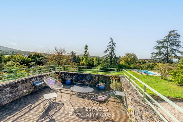 Maison de famille, en pierre, avec vue