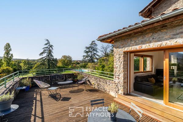 Maison de famille, en pierre, avec vue