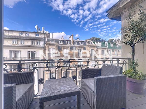 Nestenn Paris Haussmann - Paris 17ème - Appartement 6 pièces 174.11 m2 - Balcon filant - Ascenseur - Box parking - Double cave