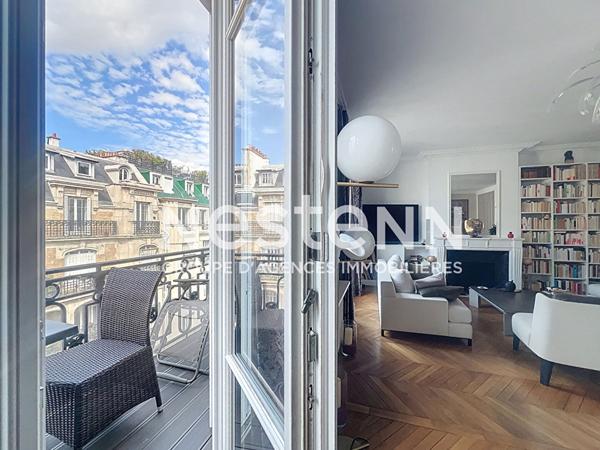 Nestenn Paris Haussmann - Paris 17ème - Appartement 6 pièces 174.11 m2 - Balcon filant - Ascenseur - Box parking - Double cave