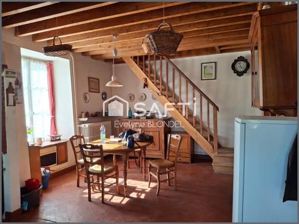 JOLIE MAISON ANCIENNE AVEC DEPENDANCE AMENAGEE ET BEAU TERRAIN