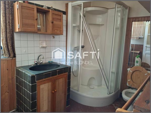 JOLIE MAISON ANCIENNE AVEC DEPENDANCE AMENAGEE ET BEAU TERRAIN