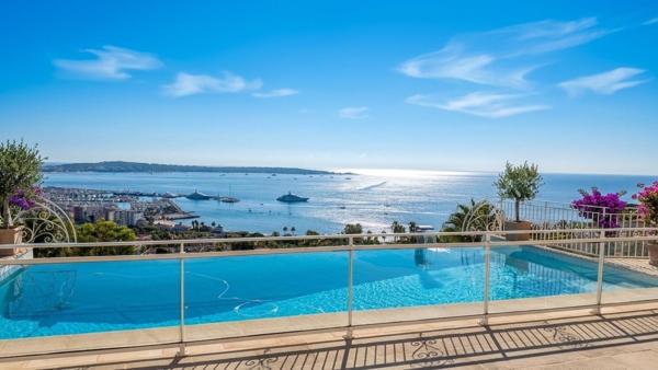 villa ultra-securisée et pérenniser en beton banché.Vue panoramique exeptionnelle piscine et cadre idylique.Coup de coeur garenti