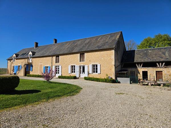 CORPS DE FERME à Moulins sur Yèvre