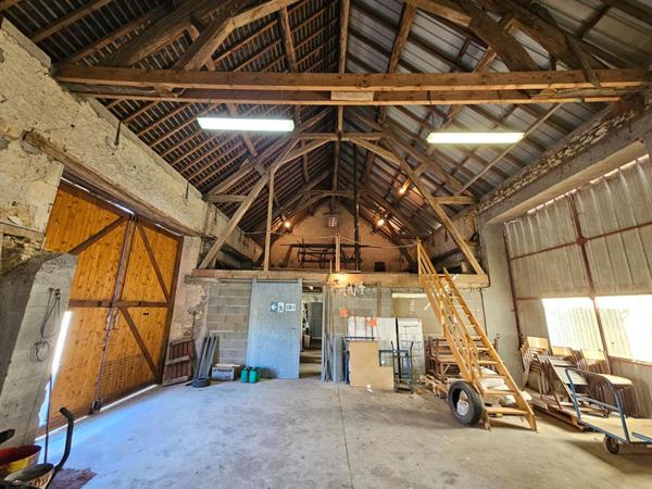 CORPS DE FERME à Moulins sur Yèvre