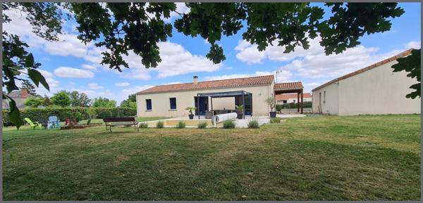 Maison à Bressuire, 79300 - 7 pièces 120m²