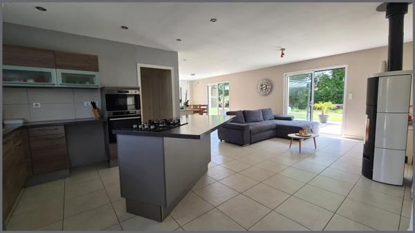 Maison à Bressuire, 79300 - 7 pièces 120m²