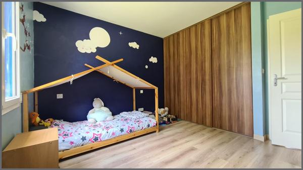 Maison à Bressuire, 79300 - 7 pièces 120m²