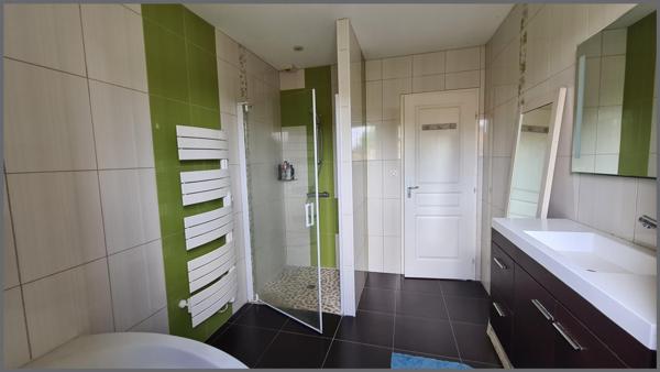 Maison à Bressuire, 79300 - 7 pièces 120m²