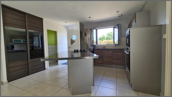 Maison à Bressuire, 79300 - 7 pièces 120m²