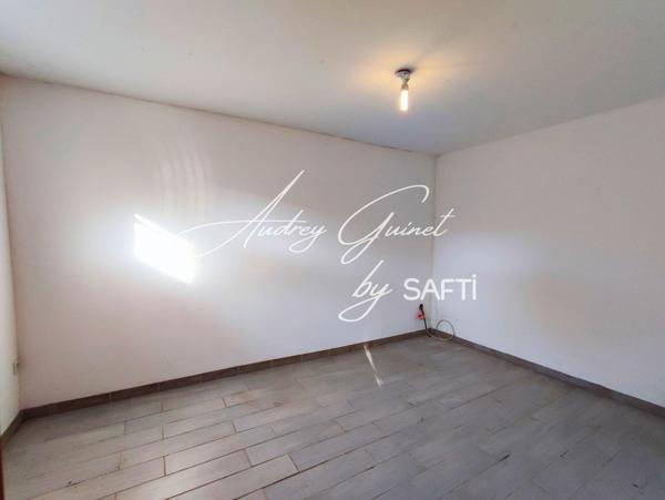 Maison familiale rénovée avec sous-sol aménagé et grand terrain