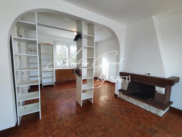 Maison familiale rénovée avec sous-sol aménagé et grand terrain