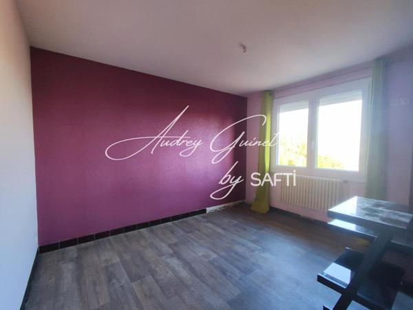 Maison familiale rénovée avec sous-sol aménagé et grand terrain