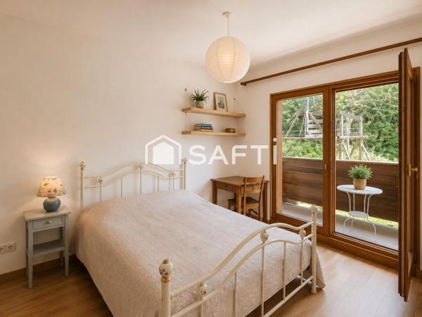 T3 dans un chalet de montagne avec jardin (environ 300m2) sur une parcelle de 7 687m2, à 5 minutes en voiture du centre.