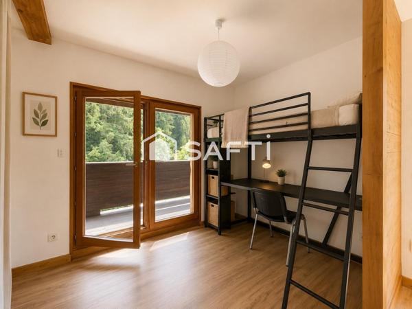T3 dans un chalet de montagne avec jardin (environ 300m2) sur une parcelle de 7 687m2, à 5 minutes en voiture du centre.