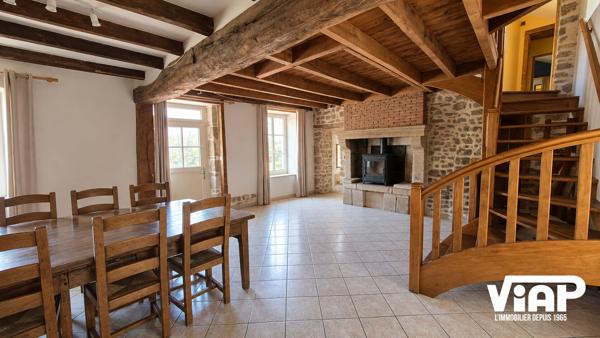 Ferme rénovée avec dépendances , Compreignac