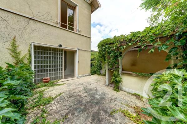 Maison à vendre  7 pièces - 146,55 m 2   ST DIDIER AU MONT D OR  - 69