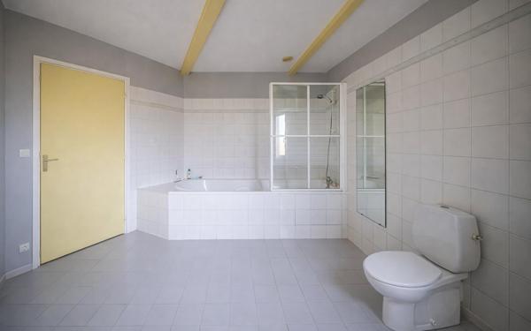 Maison à YVRE-L'EVEQUE, 72530 - 6 pièces 165m²