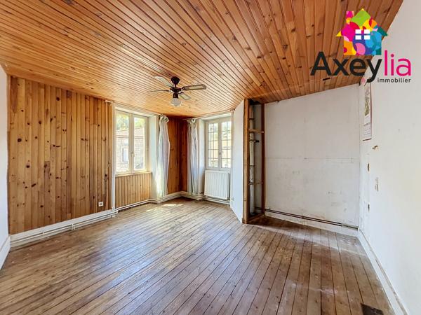 A VENDRE - LES NOËS - ANCIENNE AUBERGE À RÉNOVER AVEC APPARTEMENT