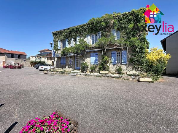 A VENDRE - LES NOËS - ANCIENNE AUBERGE À RÉNOVER AVEC APPARTEMENT