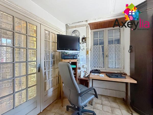 A VENDRE - LES NOËS - ANCIENNE AUBERGE À RÉNOVER AVEC APPARTEMENT