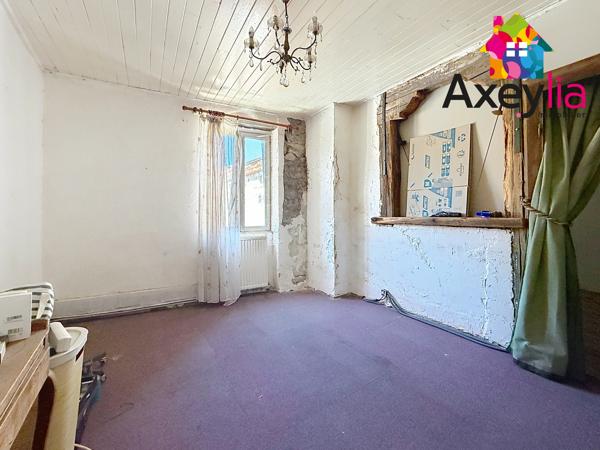 A VENDRE - LES NOËS - ANCIENNE AUBERGE À RÉNOVER AVEC APPARTEMENT