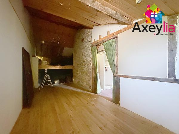 A VENDRE - LES NOËS - ANCIENNE AUBERGE À RÉNOVER AVEC APPARTEMENT