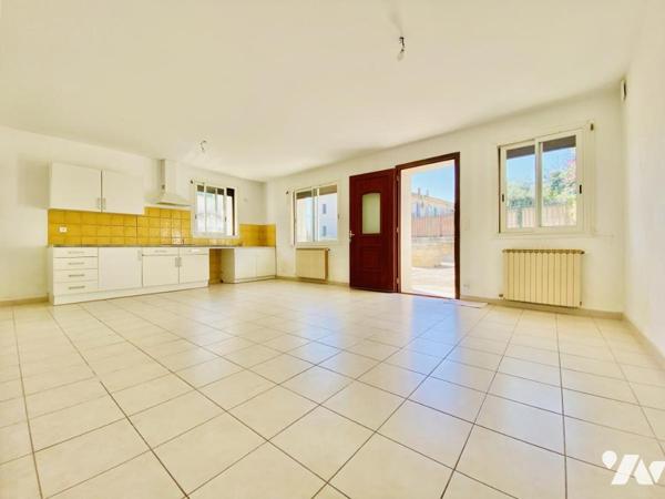 Maison de ville T4 - centre village - 114m² habitables avec cour et garage 