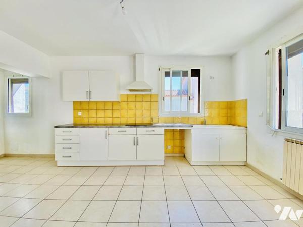 Maison de ville T4 - centre village - 114m² habitables avec cour et garage 