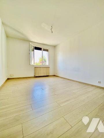 Maison de ville T4 - centre village - 114m² habitables avec cour et garage 