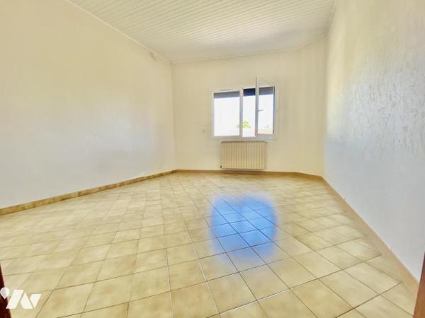 Maison de ville T4 - centre village - 114m² habitables avec cour et garage 