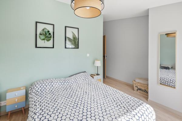 Face à la cale de Beautour – T3 avec terrasse sud-ouest, garage et parking