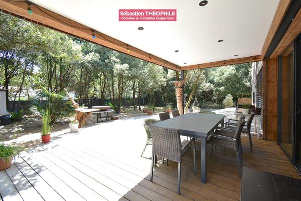 Maison d'architecte T5 au coeur d'un parc boisé