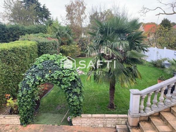 Belle Maison toit mansart de 2005,  5 Chambres