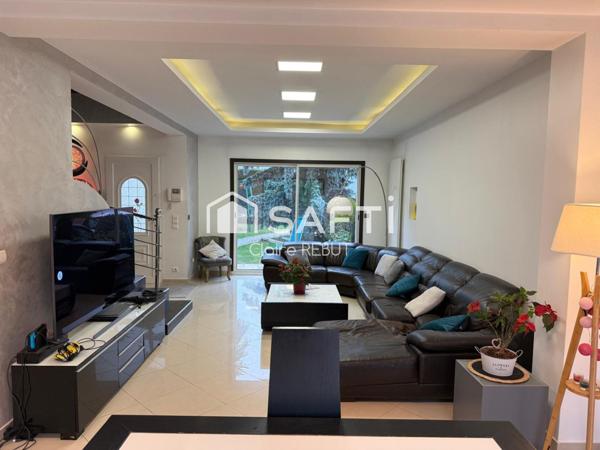 Belle Maison toit mansart de 2005,  5 Chambres