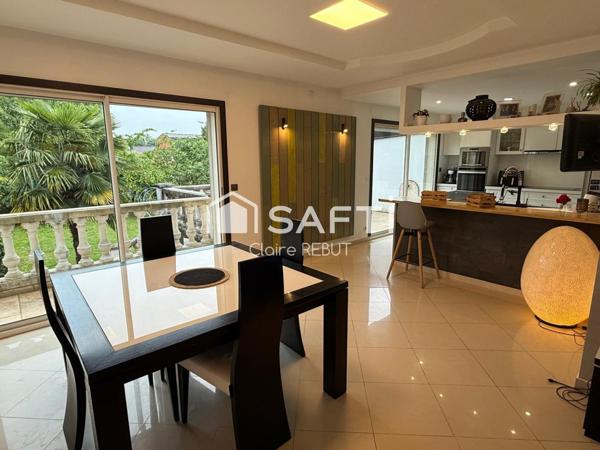 Belle Maison toit mansart de 2005,  5 Chambres