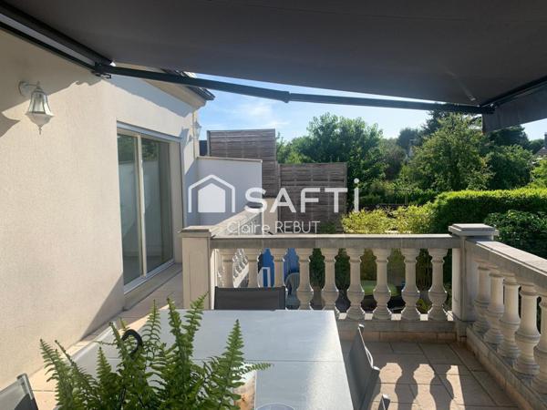 Belle Maison toit mansart de 2005,  5 Chambres