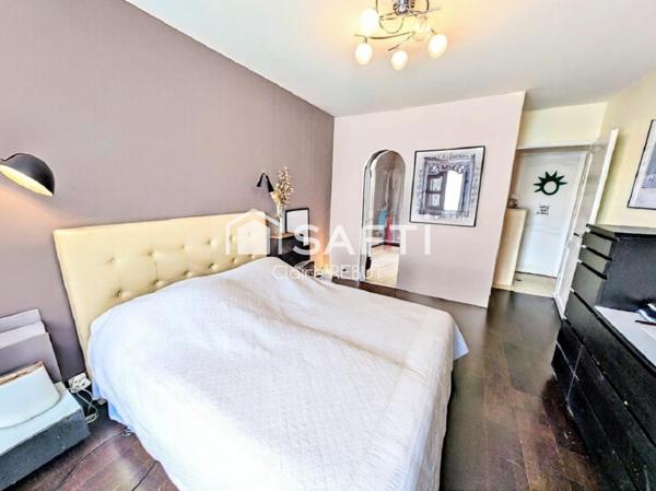 Belle Maison toit mansart de 2005,  5 Chambres