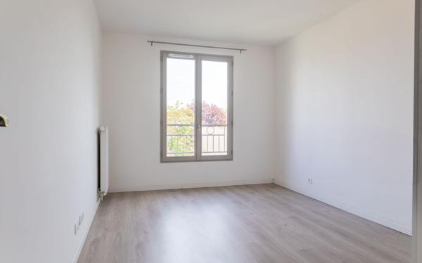Appartement à vendre    3 pièces • 65,55 m2 Le Raincy