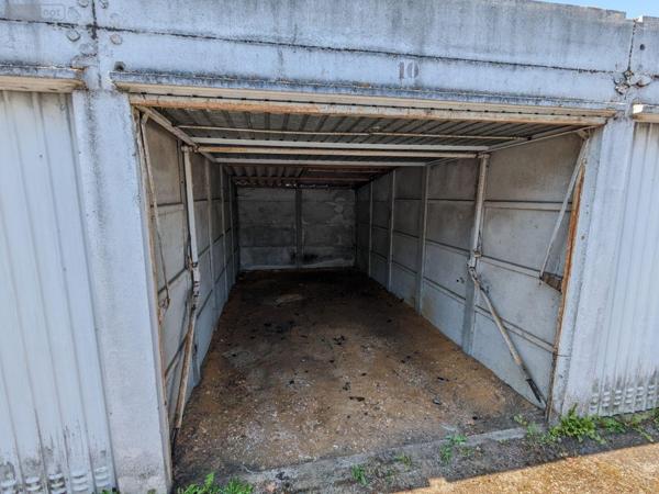 Garage - Parking à louer à Nogent-le-Rotrou dans l'Eure-et-Loir (28400), ref : 30 GR   
GARE