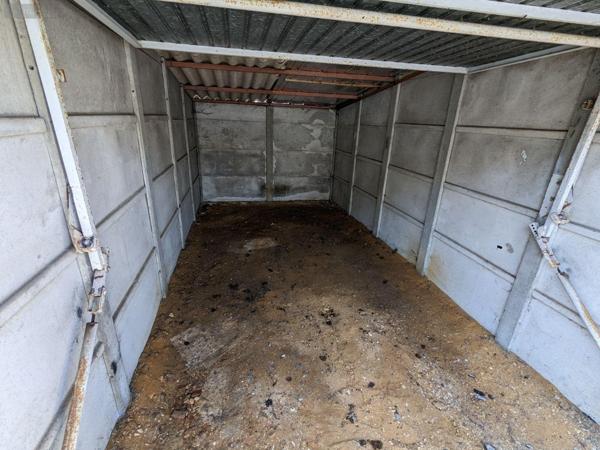 Garage - Parking à louer à Nogent-le-Rotrou dans l'Eure-et-Loir (28400), ref : 30 GR   
GARE