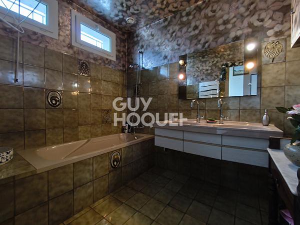 Secteur Exclusif : Un Panorama sur la Citadelle du Château d'Oléron - Maison de 131m², 5 chambres