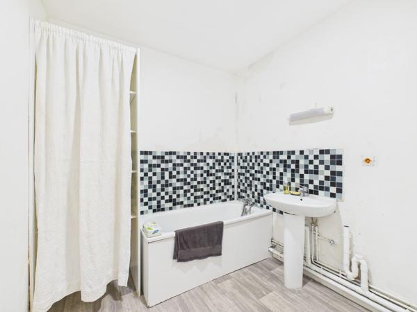 Appartement
         2 pièces
        - 58 m² Exclusivité 84 900 € *