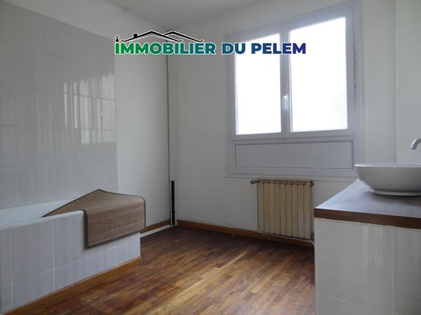 Plounévez-Quintin (22110) Projet de rénovation : maison familiale avec jardin et sous-sol