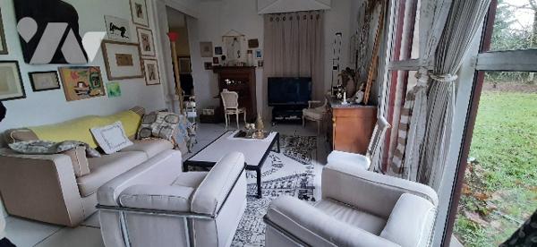 Maison de 252 m² sur terrain verdoyant de 6403 m²
11 pièces dont 5 chambres