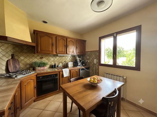 VILLA TYPE 3/4 AVEC JARDIN DE 1247M2 AU CALME AVEC GARAGES