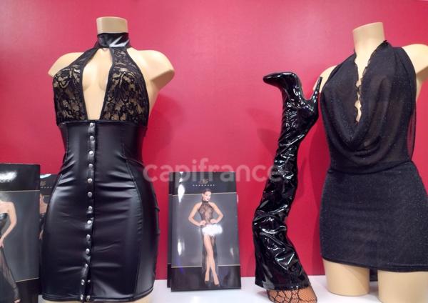 GARD (30) NIMES (30000) fonds de commerce à vendre 2 Magasins / boutiques SEX−SHOP lingerie en emplacement N°1.