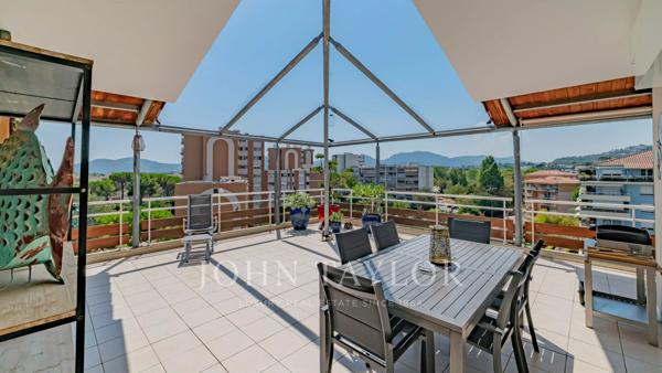 Penthouse rénové à pied du centre