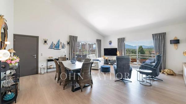 Penthouse rénové à pied du centre