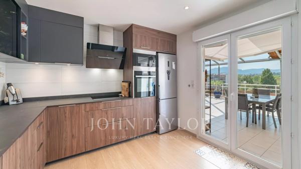 Penthouse rénové à pied du centre
